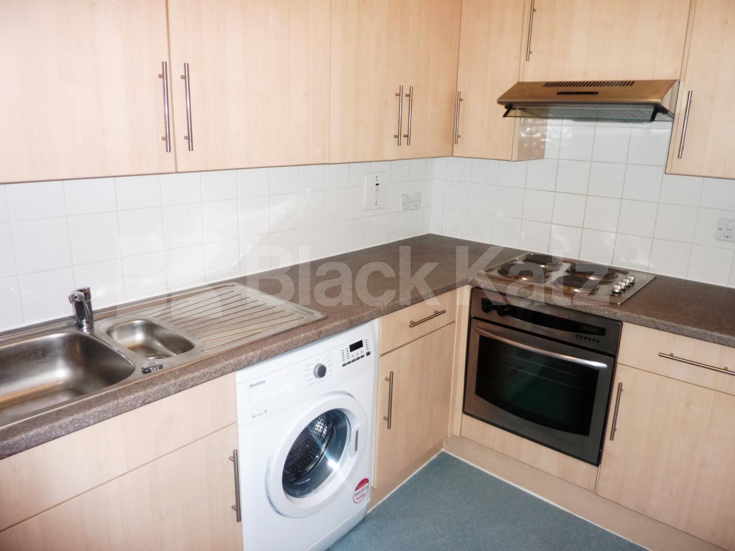 			PRIVATE ROOF TERRACE!, 1 Bedroom, 1 bath, 1 reception Flat			 Lowman Road, HOLLOWAY