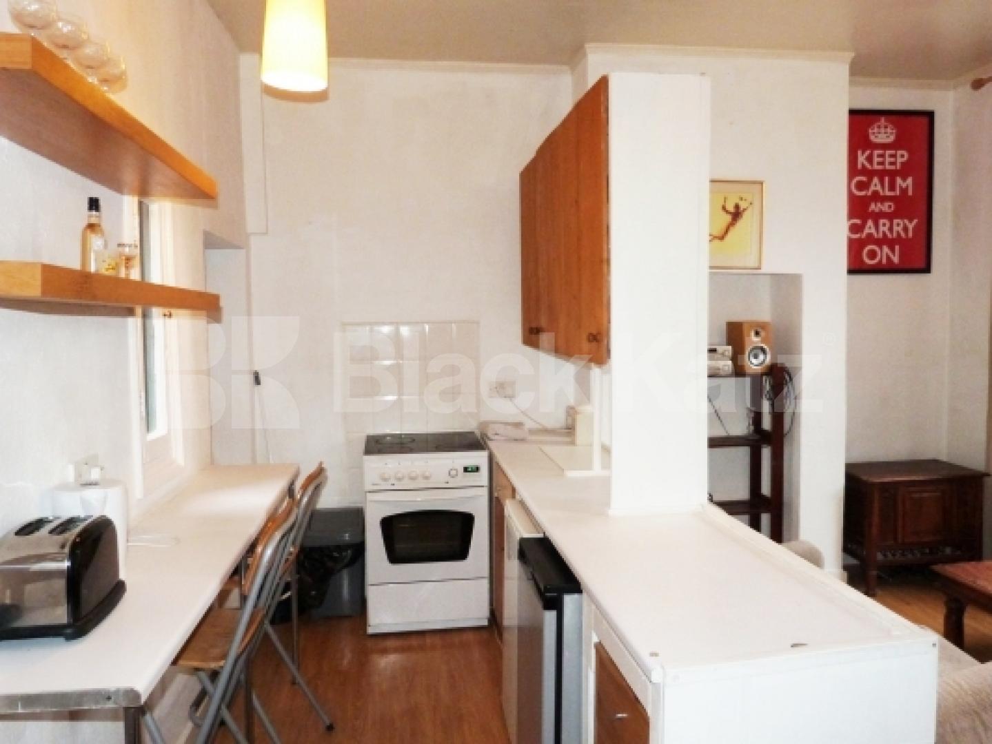 			INCLUSIVE OF COUNCIL TAX!, 3 Bedroom, 1 bath, 1 reception Flat			 Heath Street, HAMPSTEAD