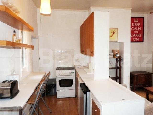 			INCLUSIVE OF COUNCIL TAX!, 3 Bedroom, 1 bath, 1 reception Flat			 Heath Street, HAMPSTEAD