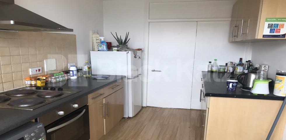 			UNDER OFFER , 3 Bedroom, 1 bath, 1 reception Flat			 Longland Court, Rolls Road, SE1