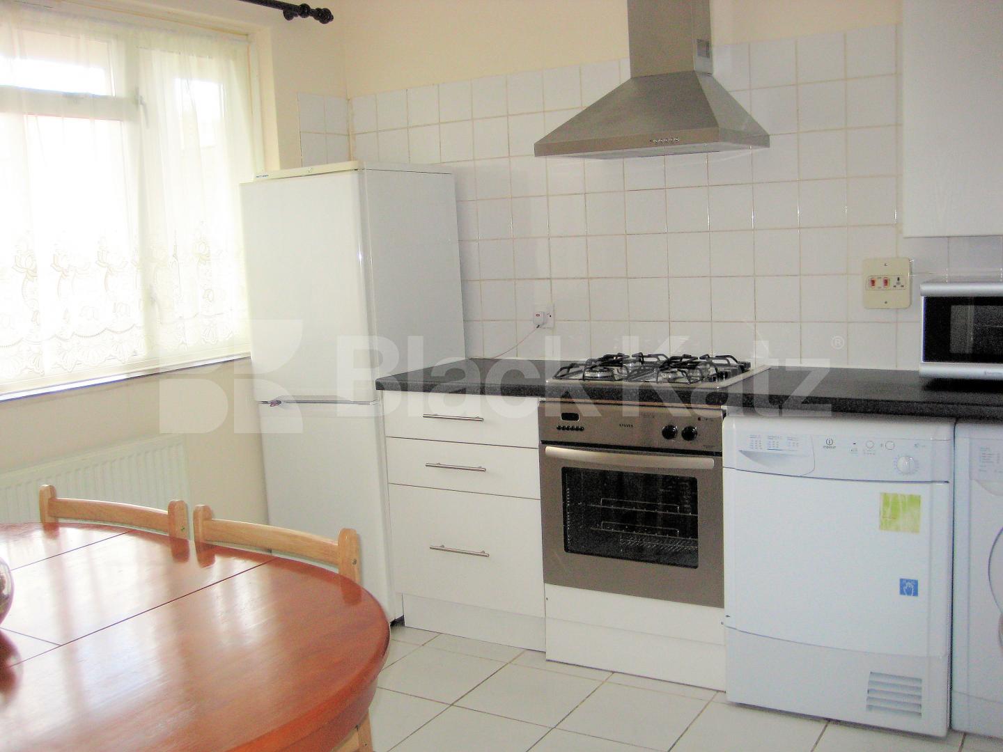 			3 Bedroom, 1 bath, 1 reception Flat			 Kingsbury Road, Islington