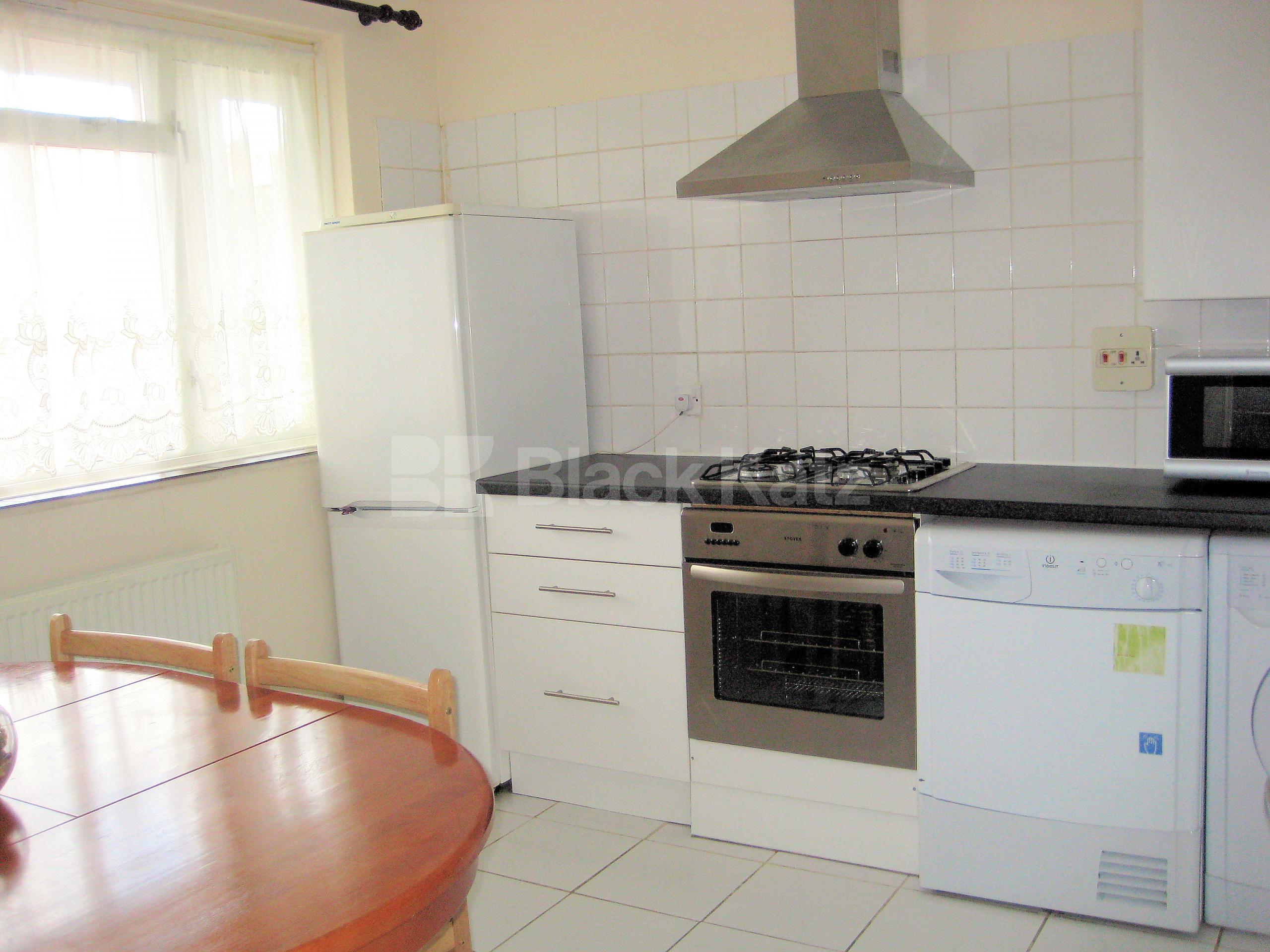 			3 Bedroom, 1 bath, 1 reception Flat			 Kingsbury Road, Islington n1