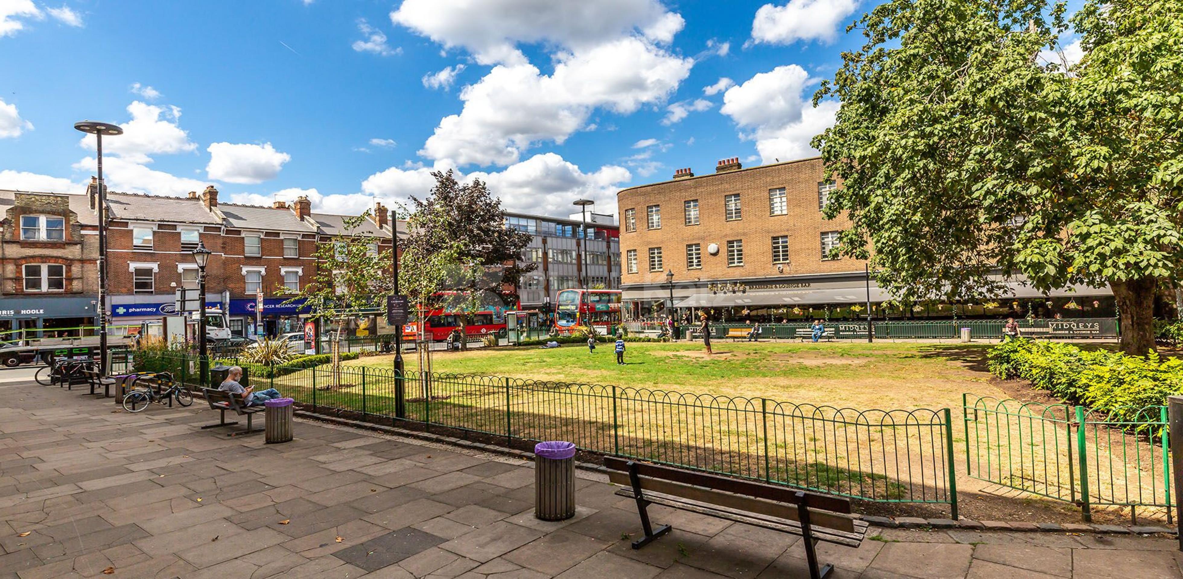 Cosy 1 bed with wood floors and good storage space mins to shops    The Broadway, Crouch End N8