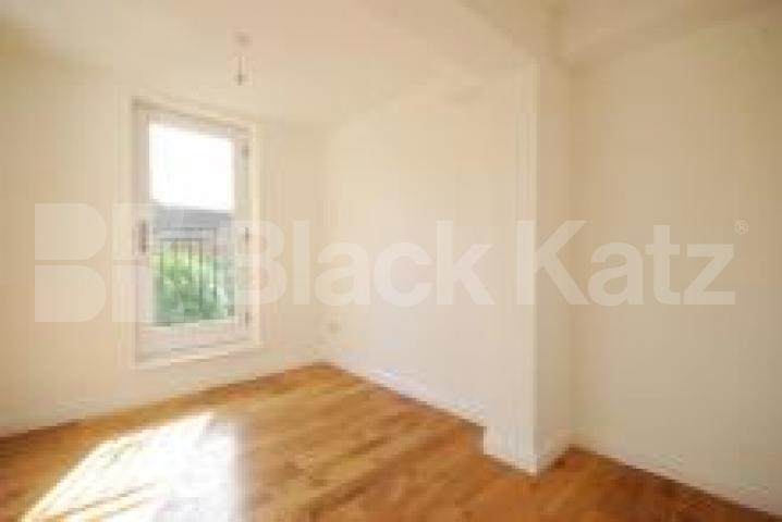 			4 Bedroom, 1 bath, 1 reception Flat			 Leighton Road, KENTISH TOWN