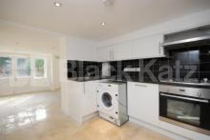 			4 Bedroom, 1 bath, 1 reception Flat			 Leighton Road, KENTISH TOWN