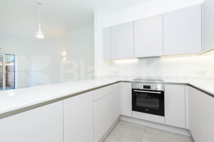  Newly refurbished to a high standard 3 double bedroom flat with communal garden Hilldrop Road, Tufnell Park 