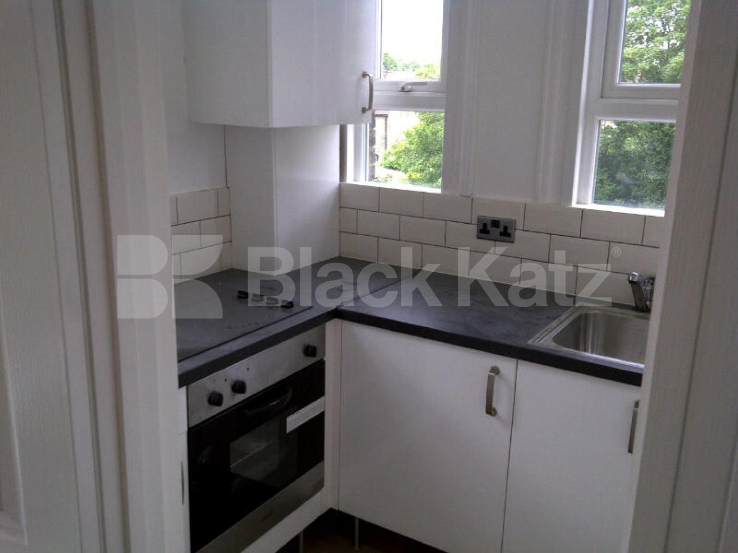 			3 Bedroom, 1 bath, 1 reception Apartment			 Brixton Hill, Brixton