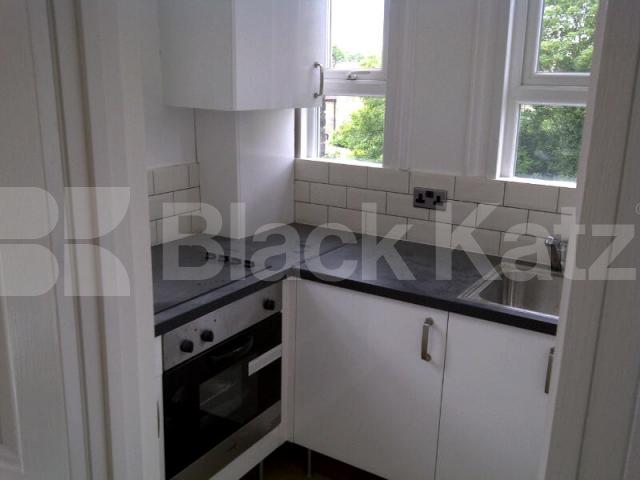 			3 Bedroom, 1 bath, 1 reception Apartment			 Brixton Hill, Brixton