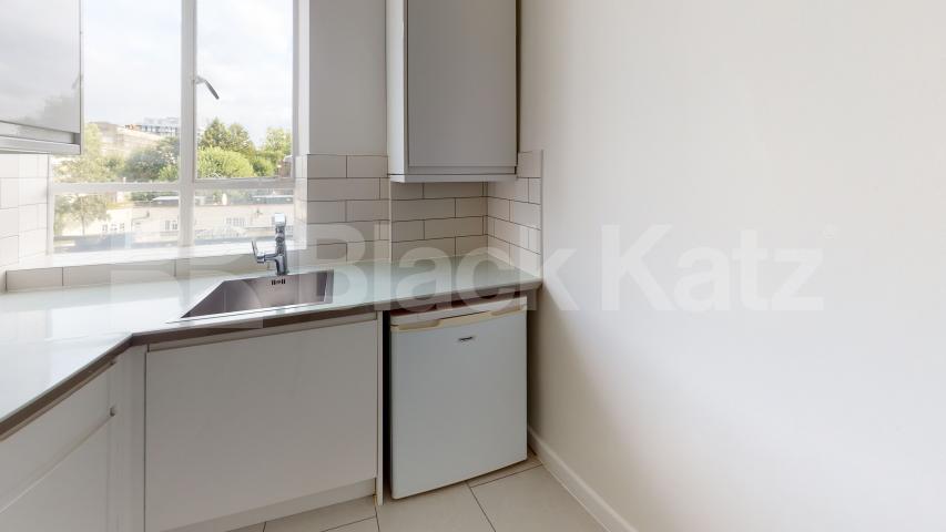 Bright Studio with Private Balcony in Prime NW8 Location Northwick Terrace, St Johns Wood