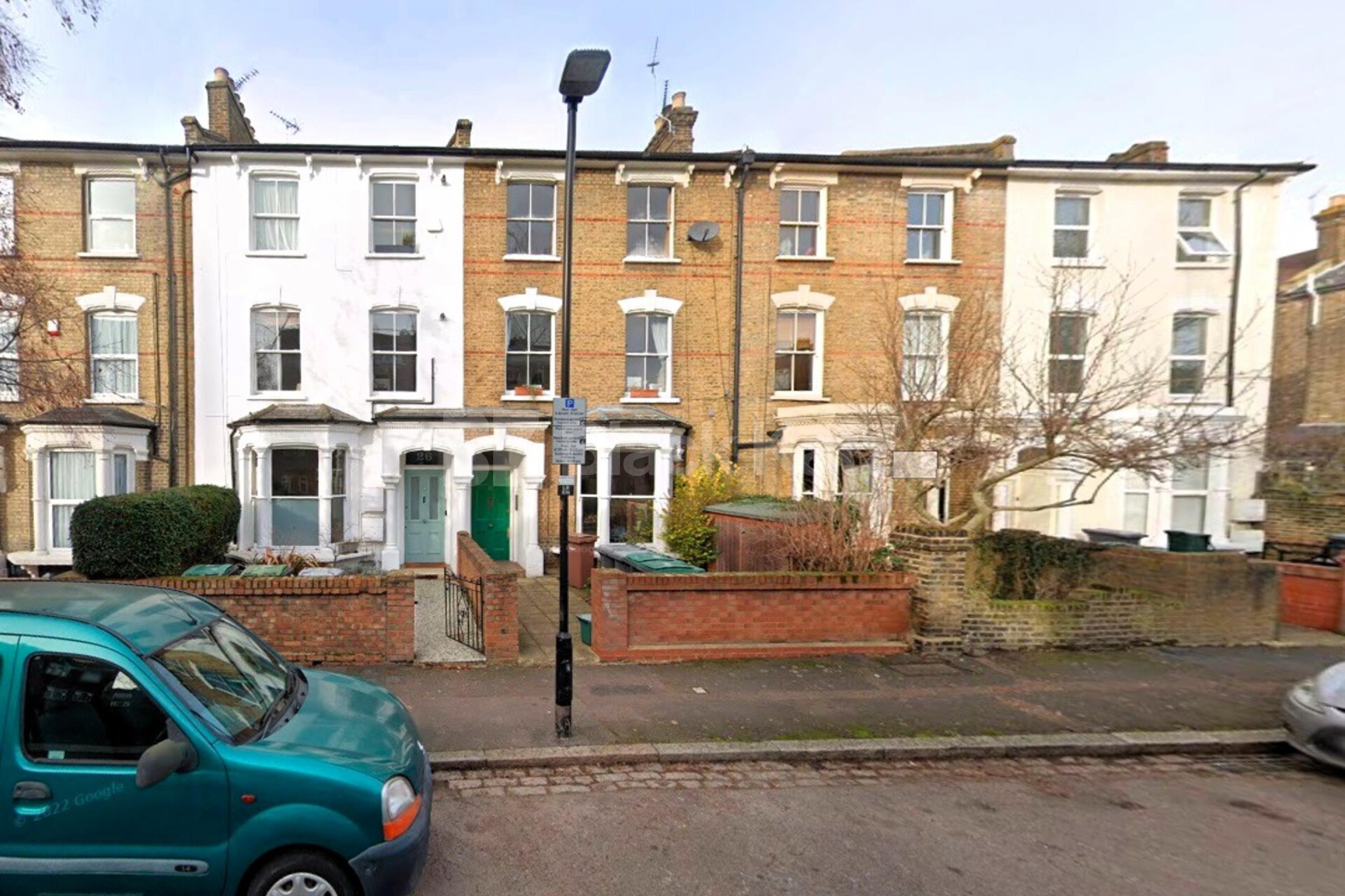  Renovated house split over three floors with six fantastic size double bedrooms Lorne Road, Finsbury Park Road  N4