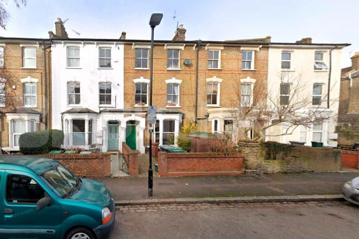  Renovated house split over three floors with six fantastic size double bedrooms Lorne Road, Finsbury Park Road 