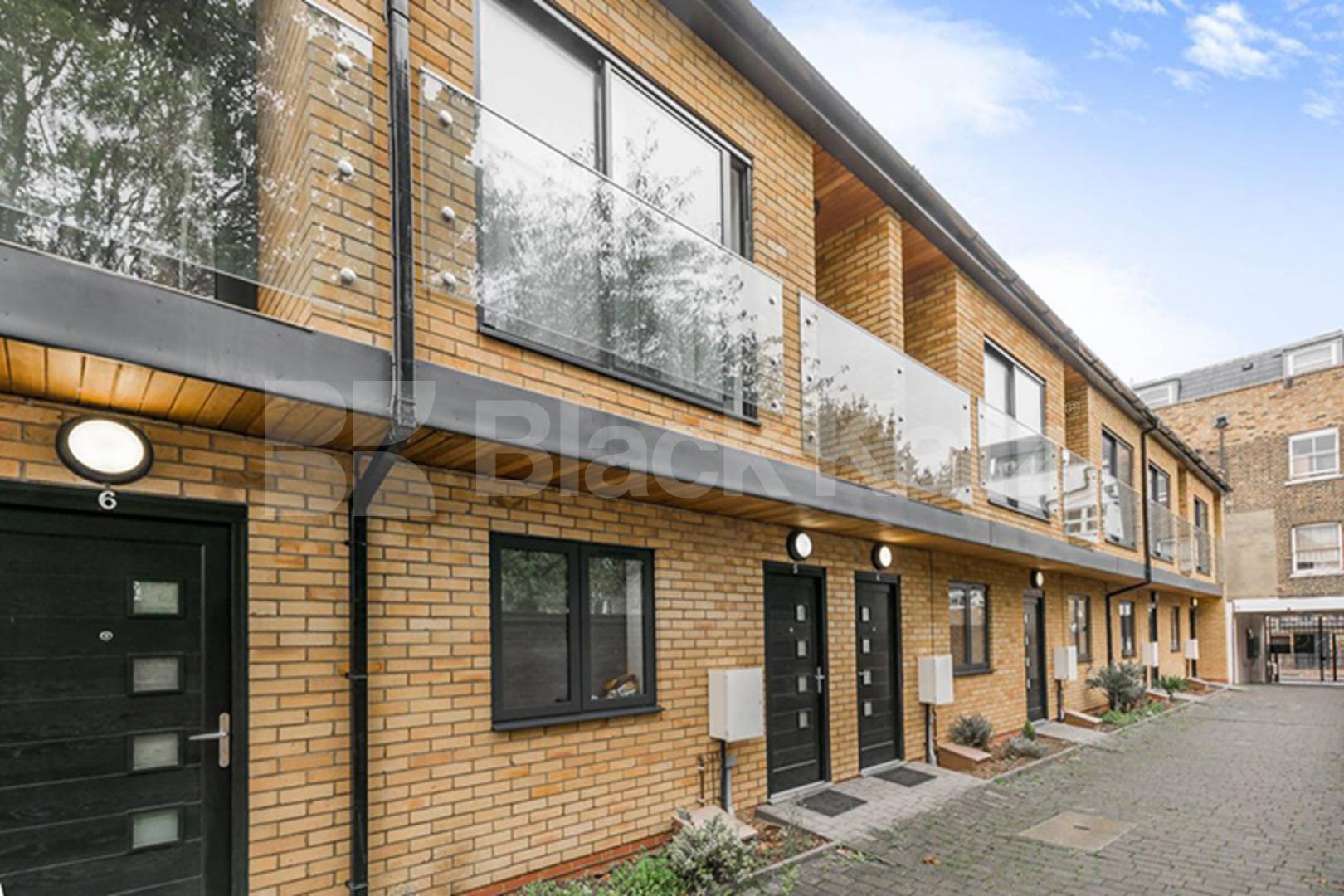 4 bedroom town house located on a private gated mews  Lotus Mews N19, Holloway