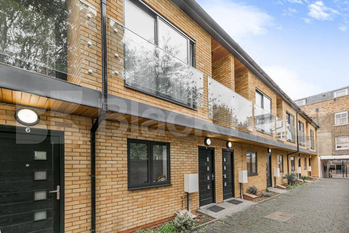 4 bedroom town house located on a private gated mews  Lotus Mews N19, Holloway