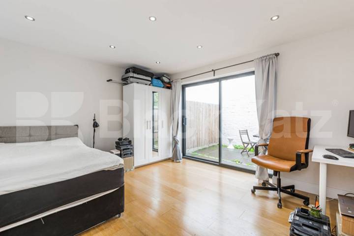 4 bedroom town house located on a private gated mews  Lotus Mews N19, Holloway