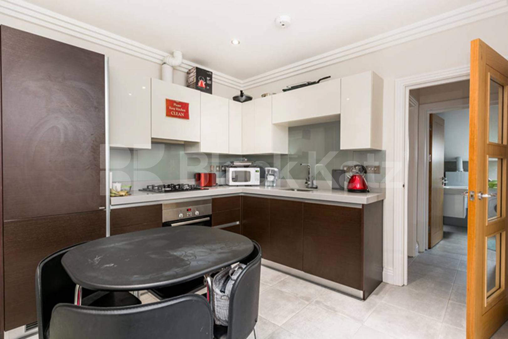 4 bedroom town house located on a private gated mews  Lotus Mews N19, Holloway