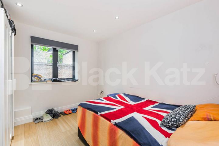 4 bedroom town house located on a private gated mews  Lotus Mews N19, Holloway