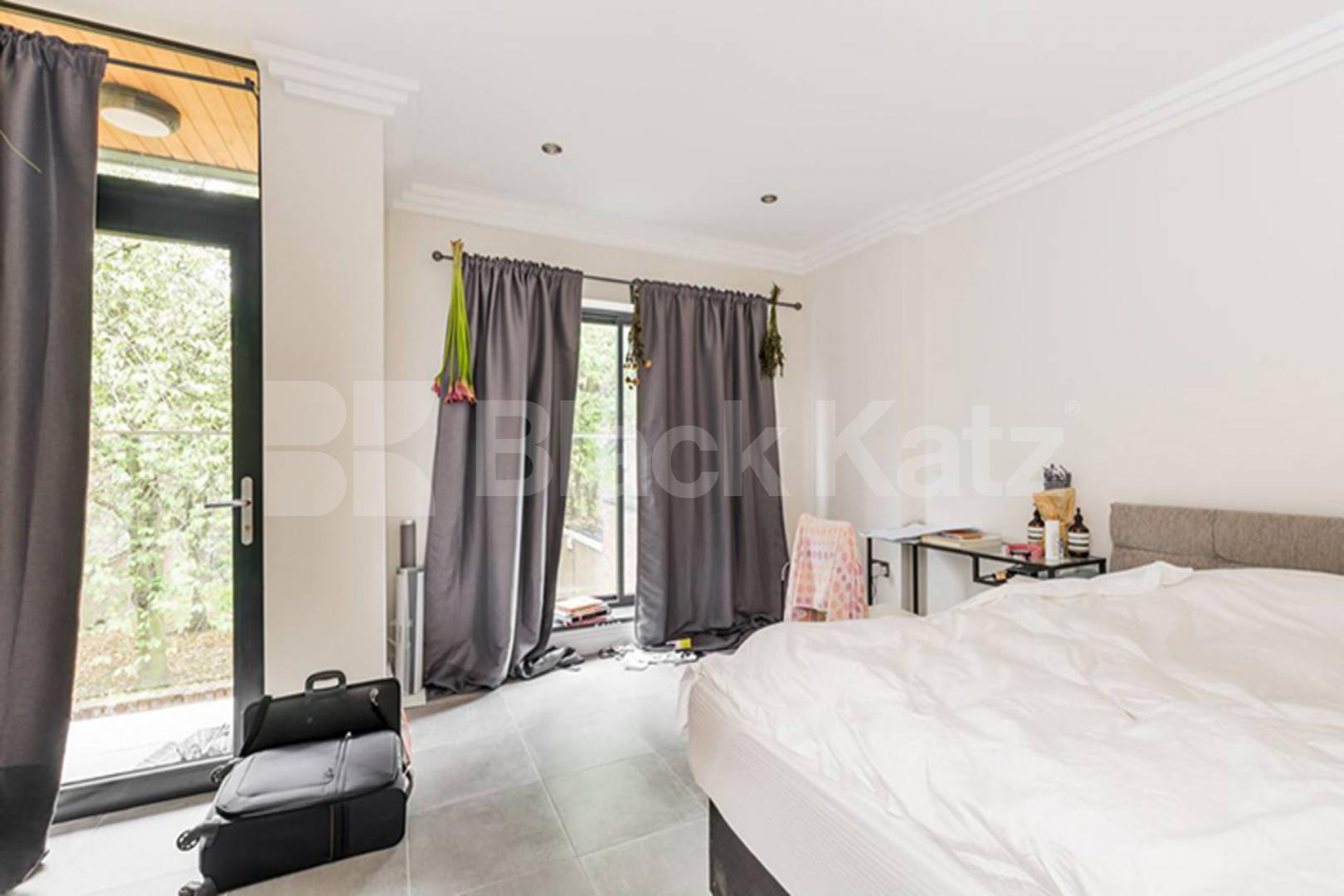 4 bedroom town house located on a private gated mews  Lotus Mews N19, Holloway