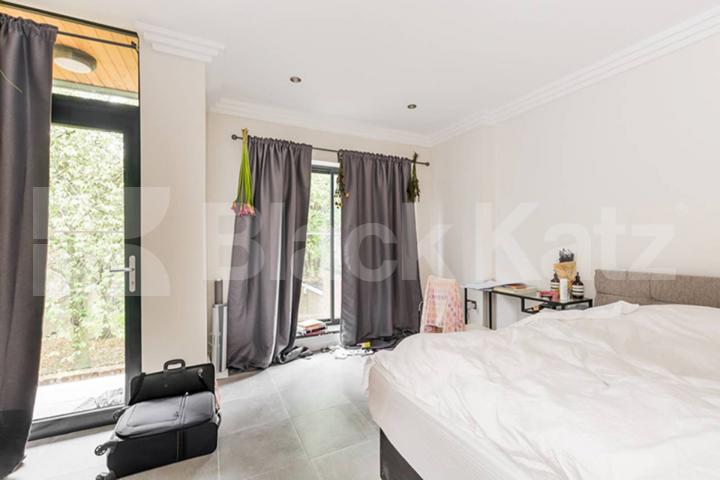 4 bedroom town house located on a private gated mews  Lotus Mews N19, Holloway