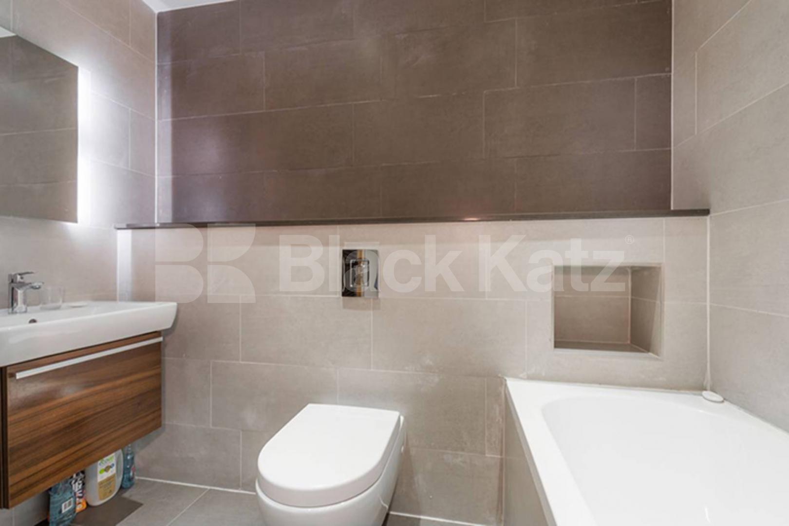 4 bedroom town house located on a private gated mews  Lotus Mews N19, Holloway