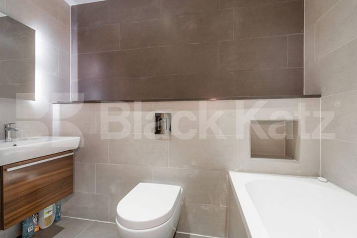4 bedroom town house located on a private gated mews  Lotus Mews N19, Holloway