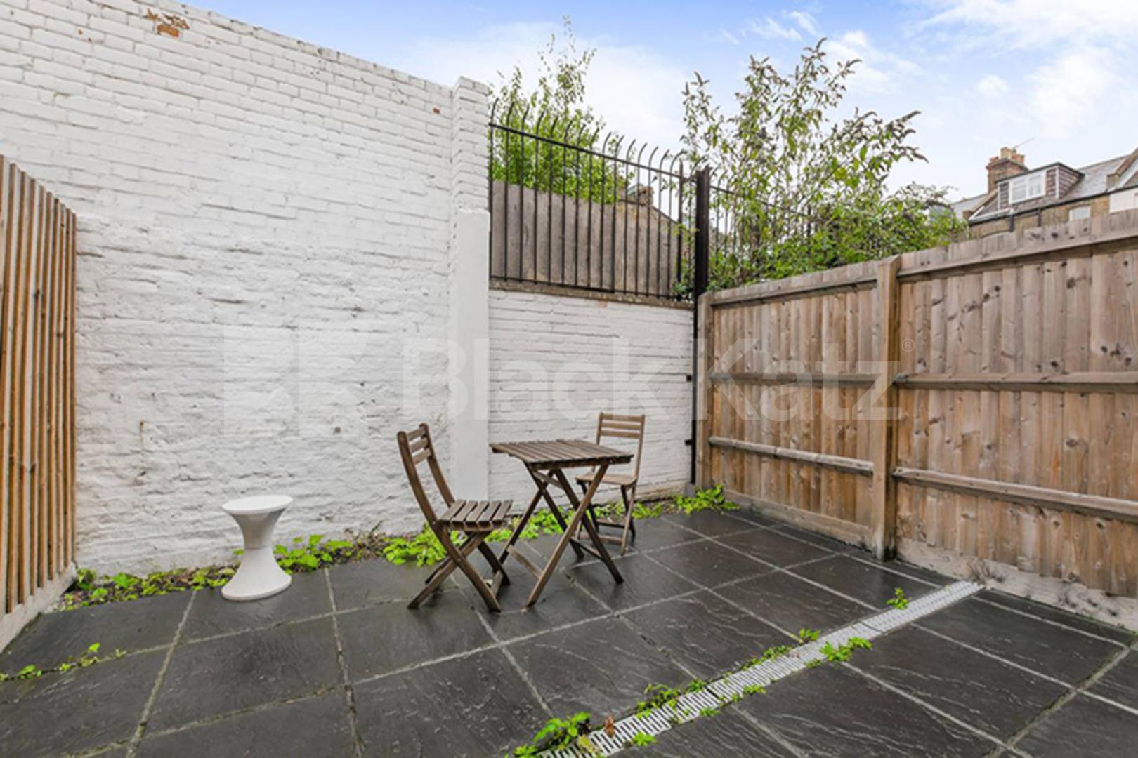 4 bedroom town house located on a private gated mews  Lotus Mews N19, Holloway
