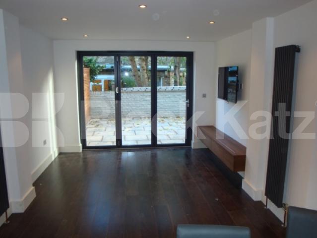 			AMAZING MODERN TWO BED!, 2 Bedroom, 1 bath, 1 reception Ground Floor Flat			 Bradiston road, MAIDA VALE/QUEENS PARK