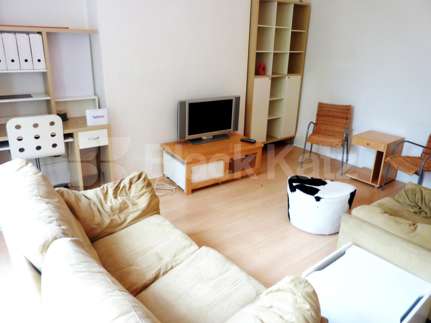 			NEW INSTRUCTION / AVAILABLE NOW!!!, 2 Bedroom, 1 bath, 1 reception Flat			 Parliment hill, Hampstead