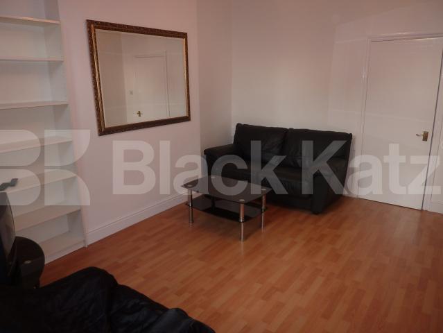 			NEW INSTRUCTION!, 2 Bedroom, 1 bath, 1 reception Flat			 Portobello road, Ladbroke grove