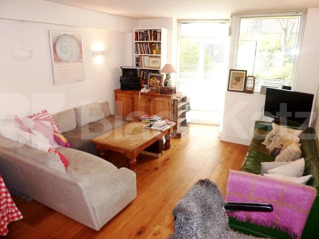 			NEW INSTRUCTION! GREAT LOCATION!!!, 2 Bedroom, 1 bath, 1 reception Flat			 Cromer Street , KINGS CROSS / RUSSELL SQ 