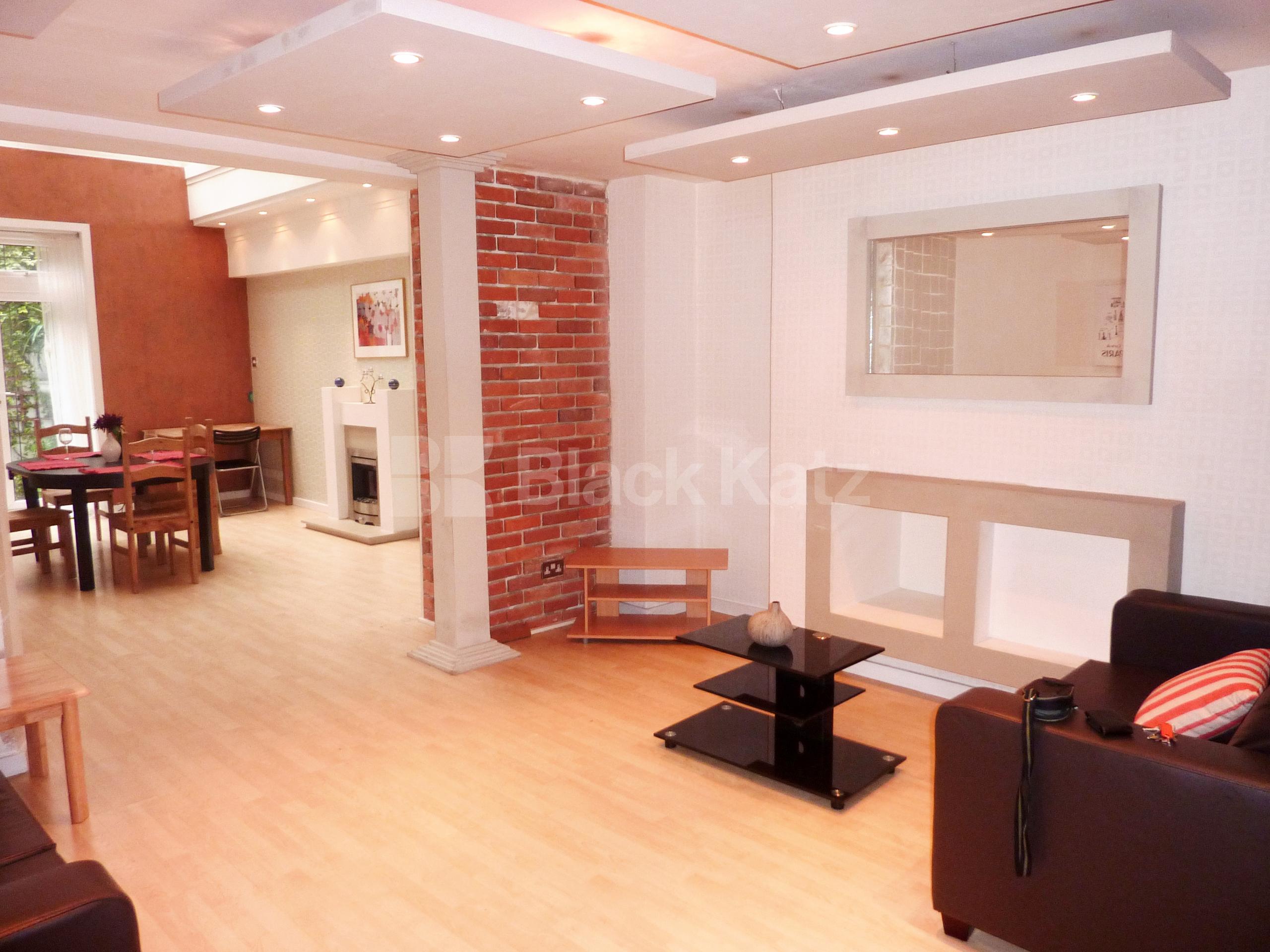 			LOCATION LOCATION LOCATION!, 2 Bedroom, 1 bath, 1 reception Flat			 Craven Terrace, Lancaster Gate W2