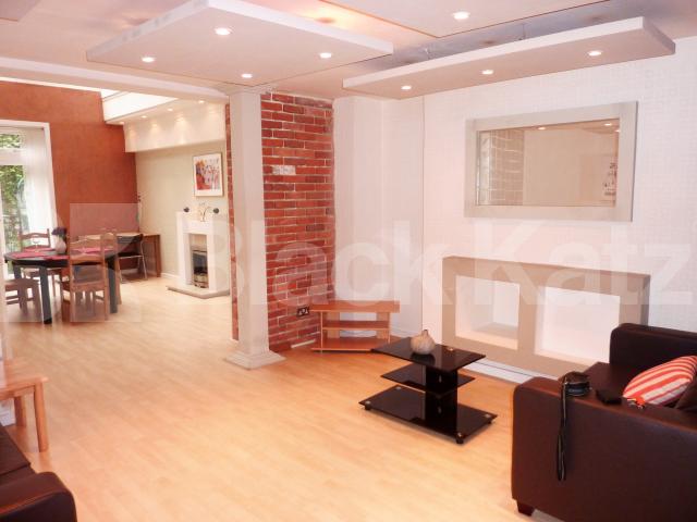 			LOCATION LOCATION LOCATION!, 2 Bedroom, 1 bath, 1 reception Flat			 Craven Terrace, Lancaster Gate