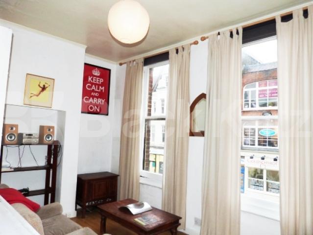 			INCLUSIVE OF COUNCIL TAX!, 3 Bedroom, 1 bath, 1 reception Flat			 Heath Street, HAMPSTEAD