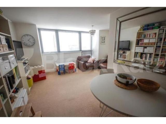 			PRIVATE ALLOCATED CAR PARK SPACE!, 1 Bedroom, 1 bath, 1 reception Flat			 Tollington Way, HOLLOWAY