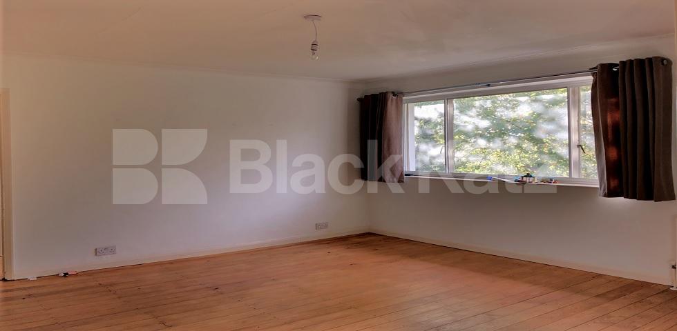 			UNDER OFFER , 2 Bedroom, 1 bath, 1 reception Apartment			 Vanbrugh Park Road, Greenwich 