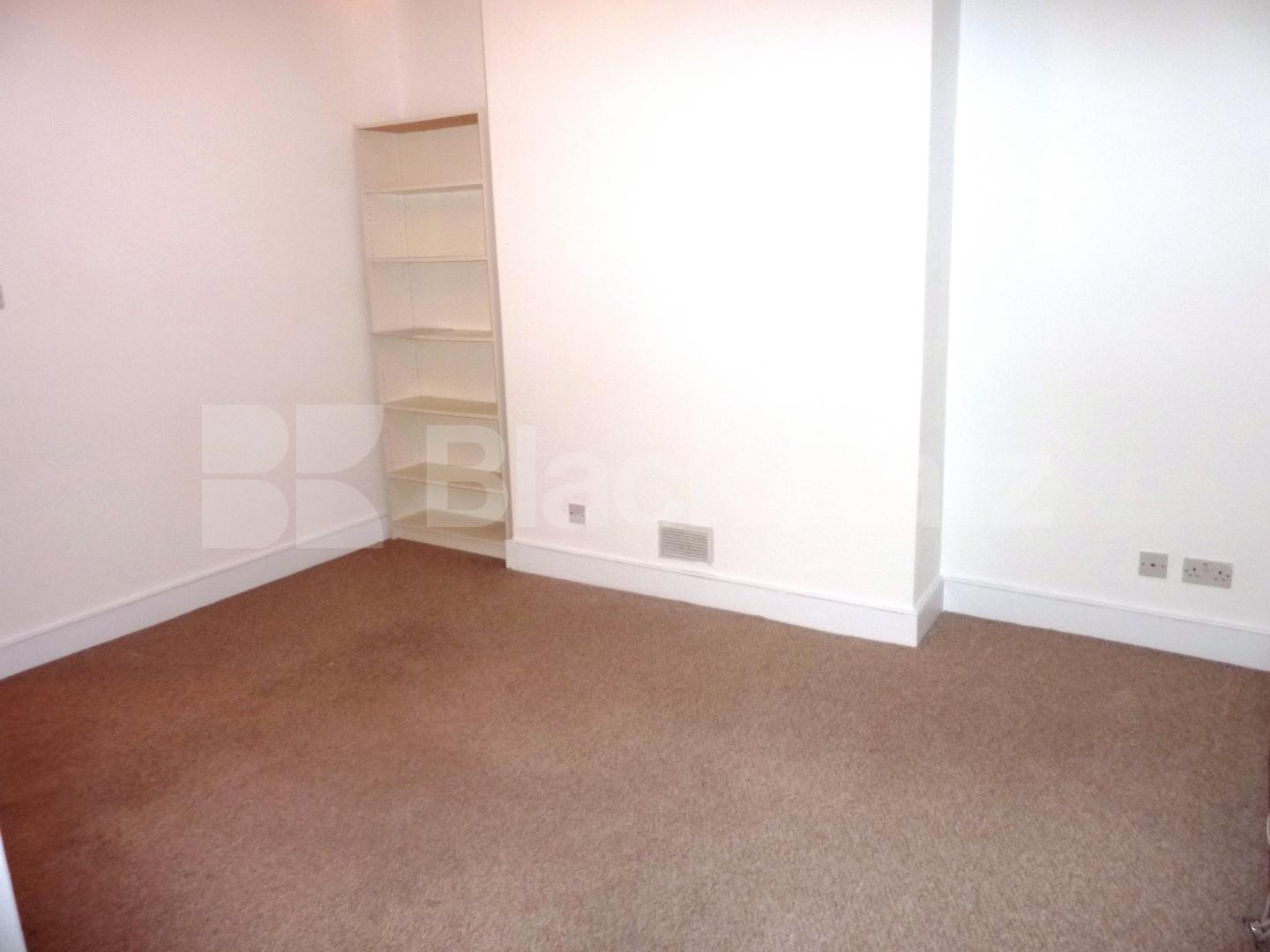 			PRIVATE ROOF TERRACE!, 1 Bedroom, 1 bath, 1 reception Flat			 Lowman Road, HOLLOWAY