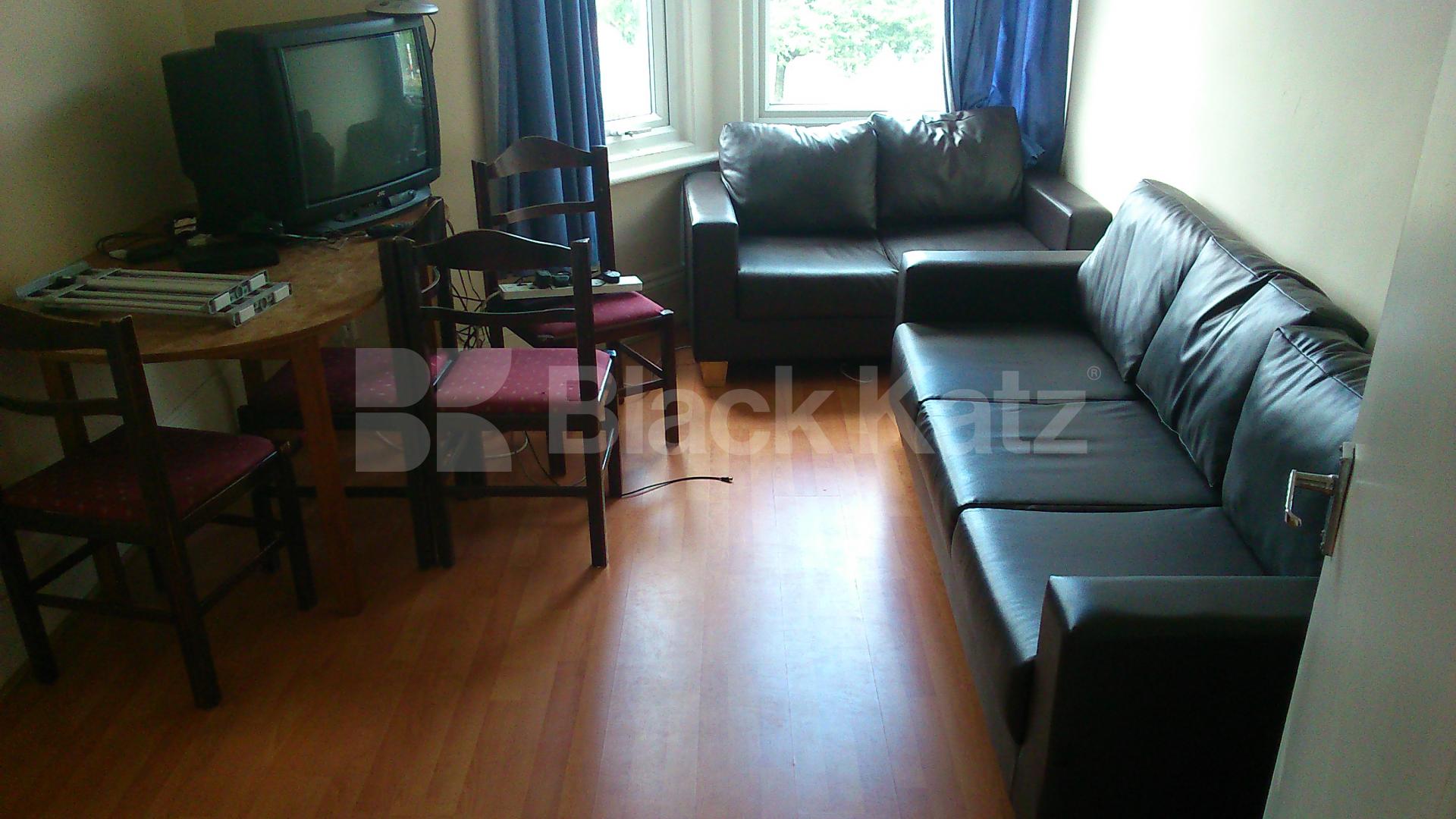 			NEW INSTRUCTION, 3 Bedroom, 1 bath, 1 reception Flat			 The Vale, Acton