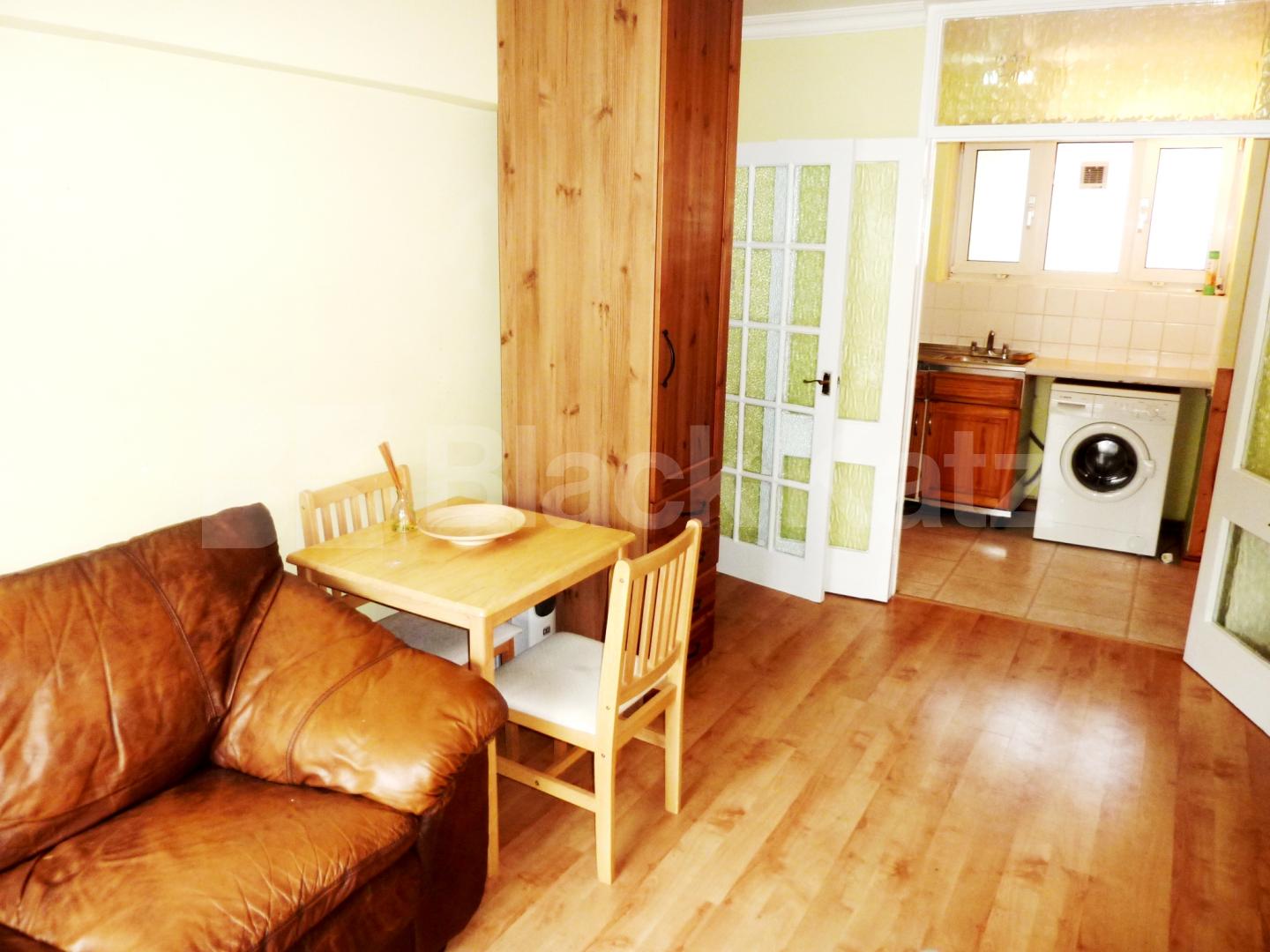 			NEW INSTRUCTION / AVAILABLE NOW / PERFECT FOR STUDENTS, 1 Bedroom, 1 bath, 1 reception Flat			 Hampstead road, Mornington crescent / Euston