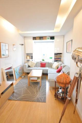 			NEW INSTRUCTION, 3 Bedroom, 1 bath, 1 reception Flat			 Quentin House, Gray Street , Waterloo