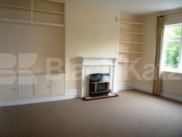 			3 Bedroom, 1 bath, 1 reception Flat			 Duke's Avenue, Muswell Hill