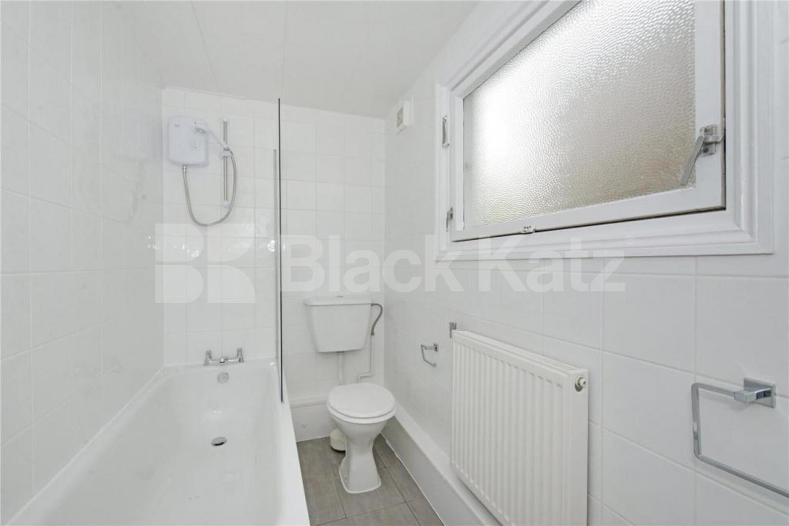 Positioned on Lowman Road the property enjoys excellent transport connection Lowman Road , Holloway