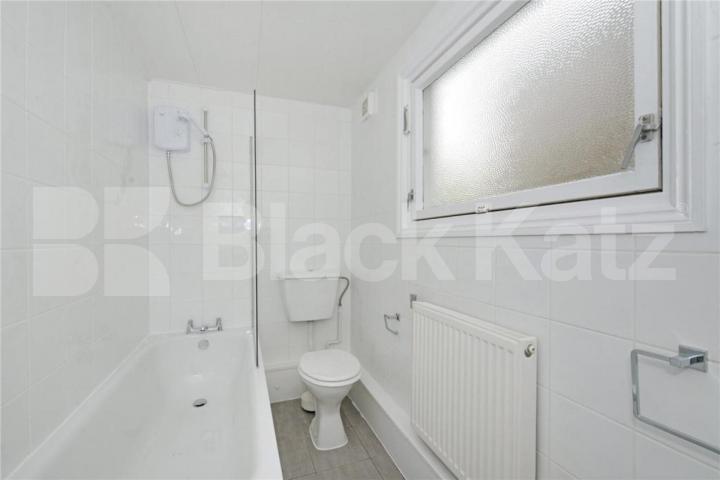 Positioned on Lowman Road the property enjoys excellent transport connection Lowman Road , Holloway