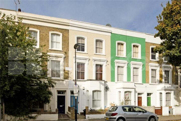 Positioned on Lowman Road the property enjoys excellent transport connection Lowman Road , Holloway