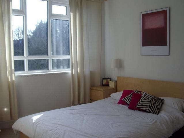 			3 Bedroom, 1 bath, 1 reception Flat			 Lyndale, FINCHLEY ROAD/FORTUNE GREEN