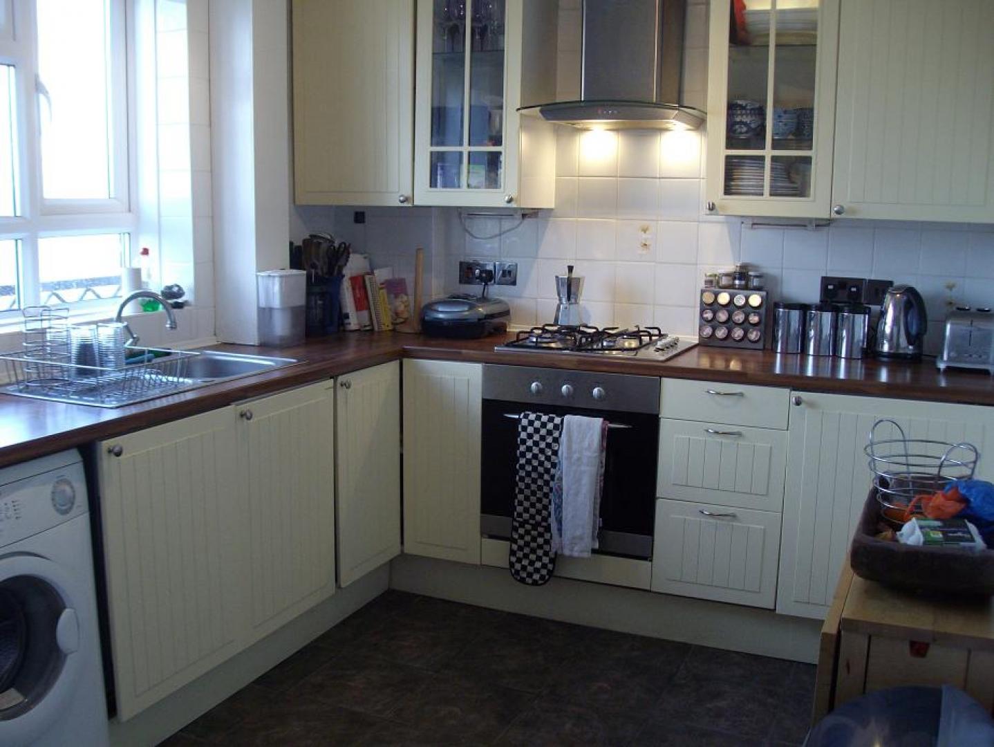 			3 Bedroom, 1 bath, 1 reception Flat			 Lyndale, FINCHLEY ROAD/FORTUNE GREEN