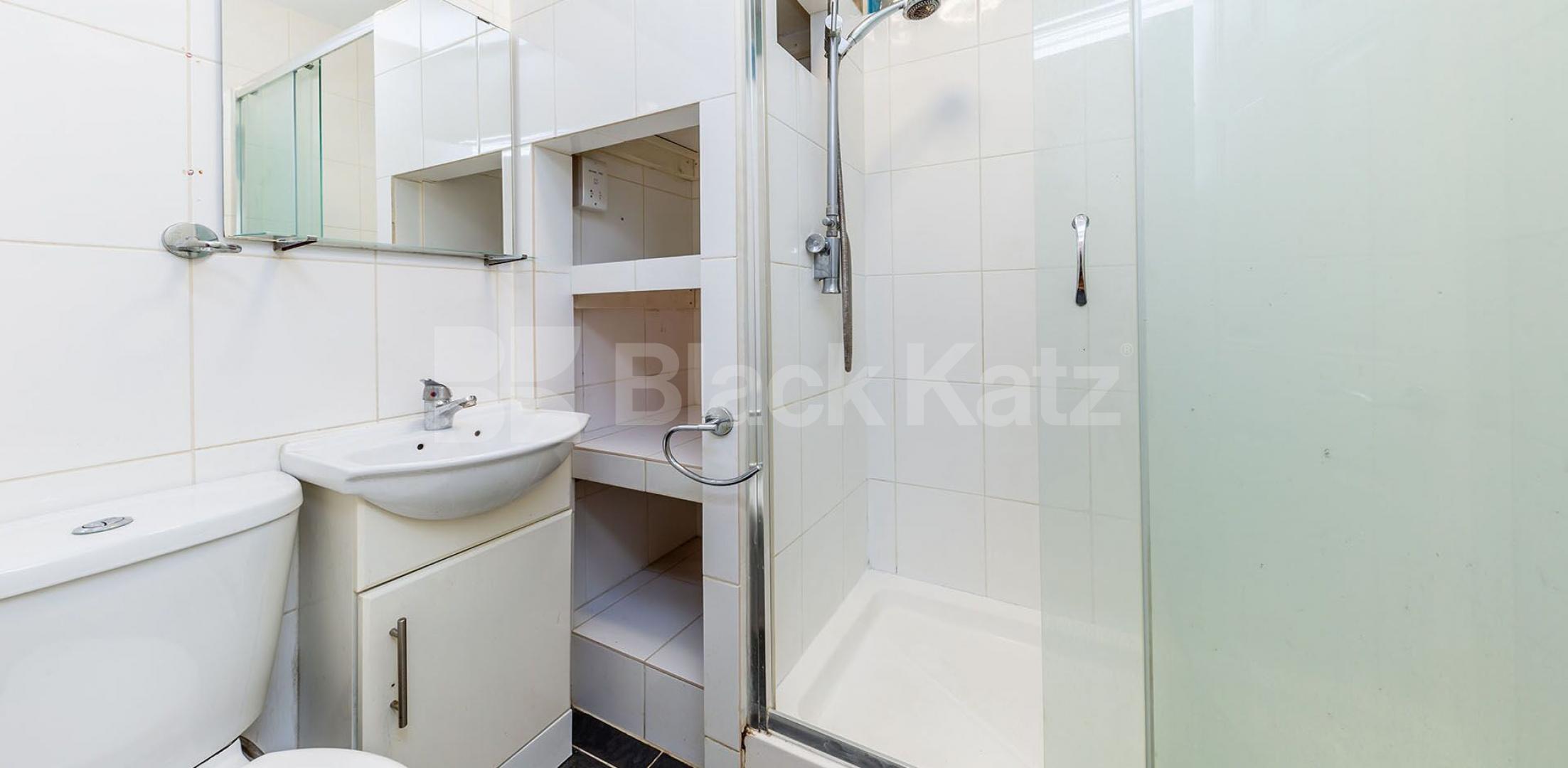 			New Instruction!, 2 Bedroom, 1 bath, 1 reception Ground Floor Flat			 High Street, Barnet