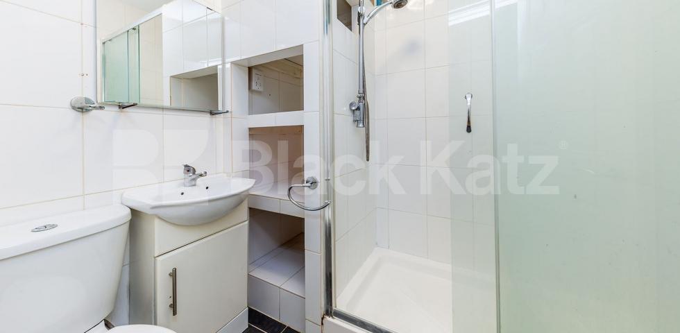 			New Instruction!, 2 Bedroom, 1 bath, 1 reception Ground Floor Flat			 High Street, Barnet