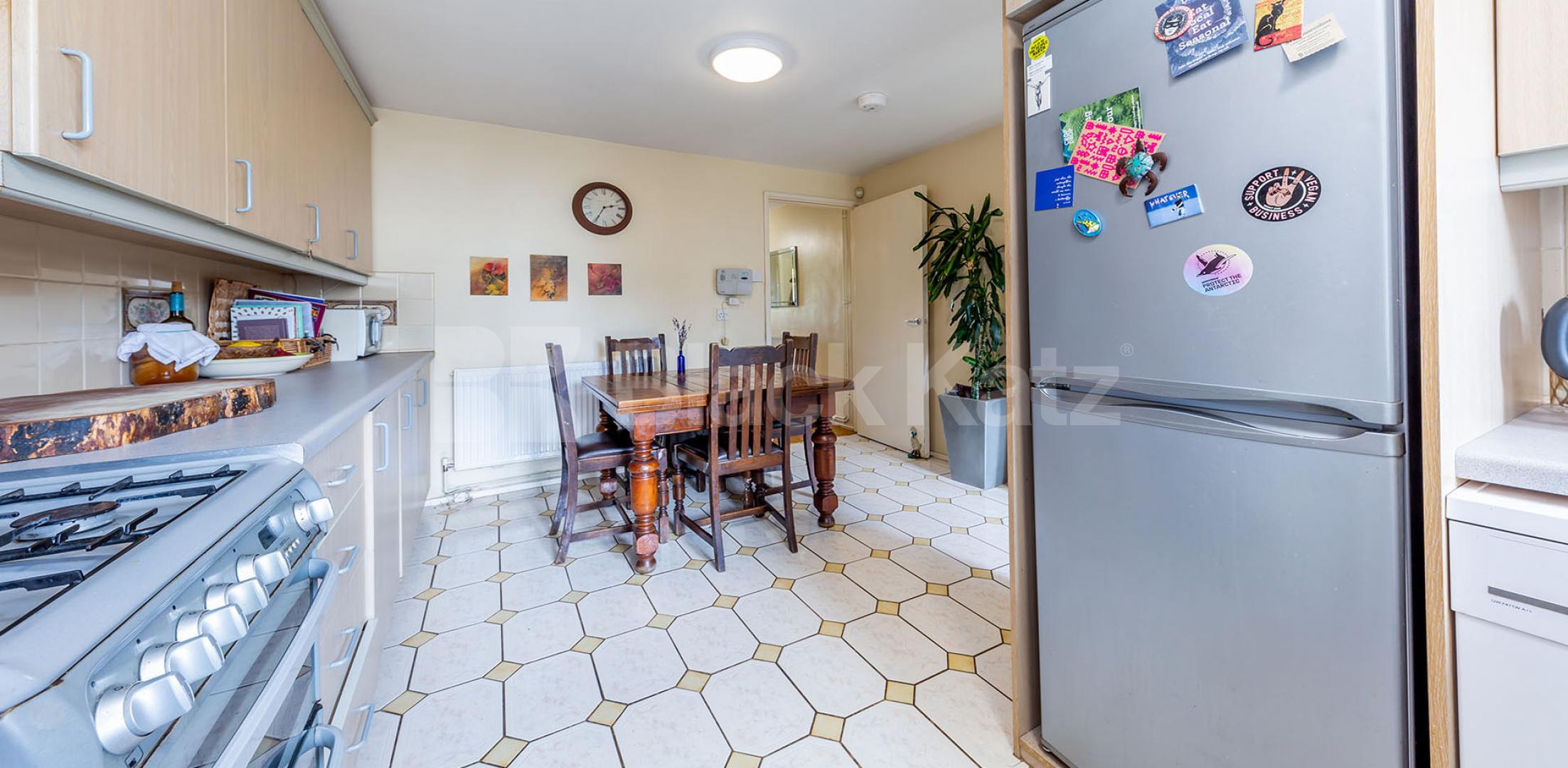 			4 DOUBLE BEDROOM HOUSE!, 4 Bedroom, 1 bath, 1 reception House			 Minster Walk, Crouch End