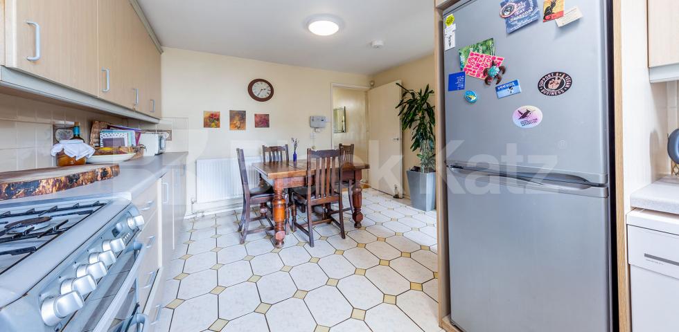 			4 DOUBLE BEDROOM HOUSE!, 4 Bedroom, 1 bath, 1 reception House			 Minster Walk, Crouch End