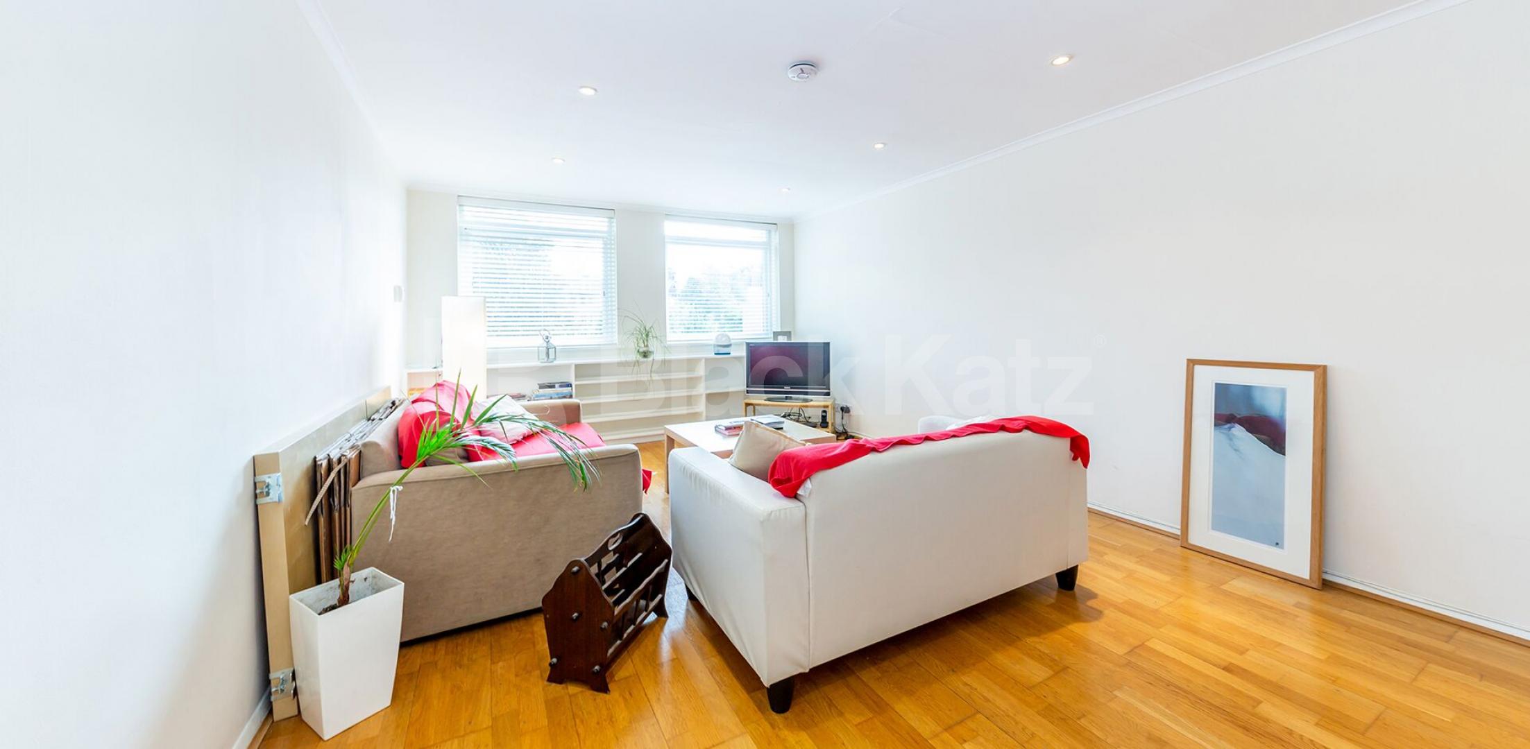 			2 Bedroom, 1 bath, 1 reception Flat			 Hillside, Crouch End Hill, Crouch End