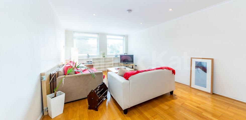 			2 Bedroom, 1 bath, 1 reception Flat			 Hillside, Crouch End Hill, Crouch End